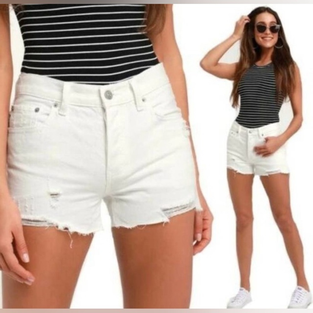 NWT FREE PEOPLE We the Free Sofia Distressed Denim Shorts with Button Fly. 31.